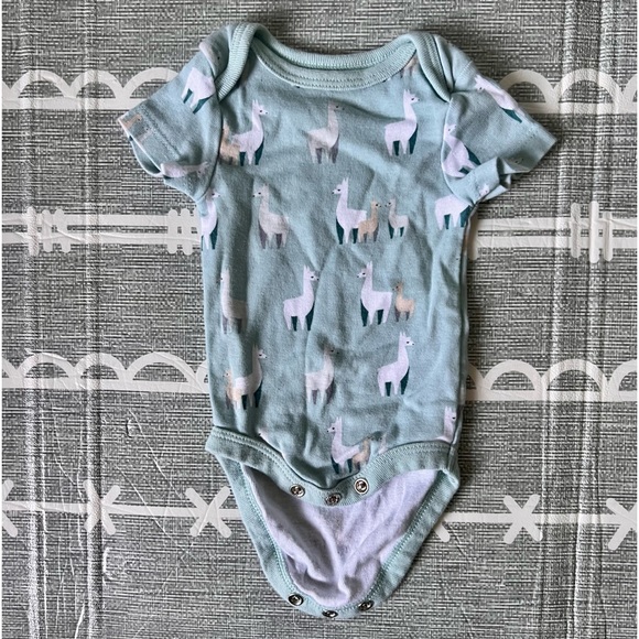 Set of seven newborn onesies - Picture 7 of 11